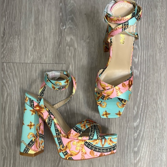 Multi Abstract Platforms - Picture 1 of 2